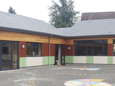 Ecole d'Orcemont, ITE avec bardage Trespa et Red Cedar, après...